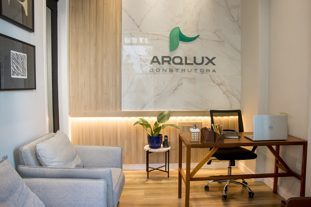 Arqlux